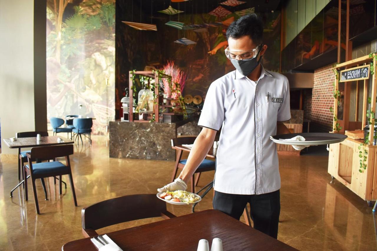诗都阿佐卢米诺机场酒店 外观 照片