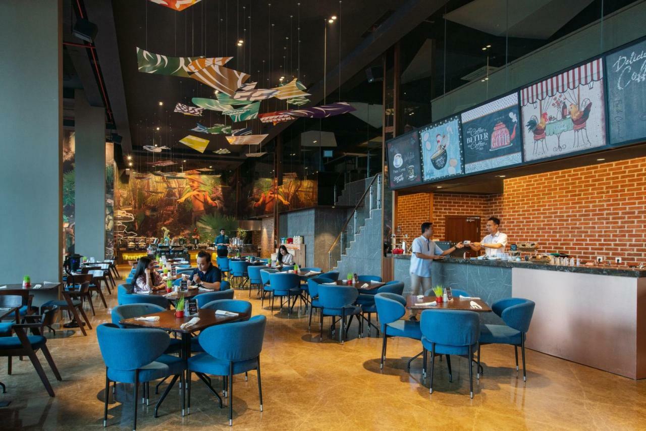 诗都阿佐卢米诺机场酒店 外观 照片